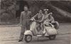 Famiglia In Vespa